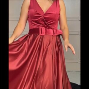 Chic Satin Maxi Dress in Rich Red